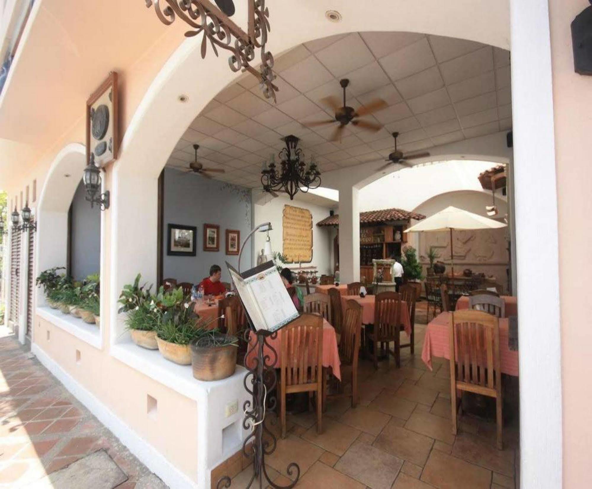 Hotel Maria Mixteca Санта-Крус-Хуатулко Экстерьер фото