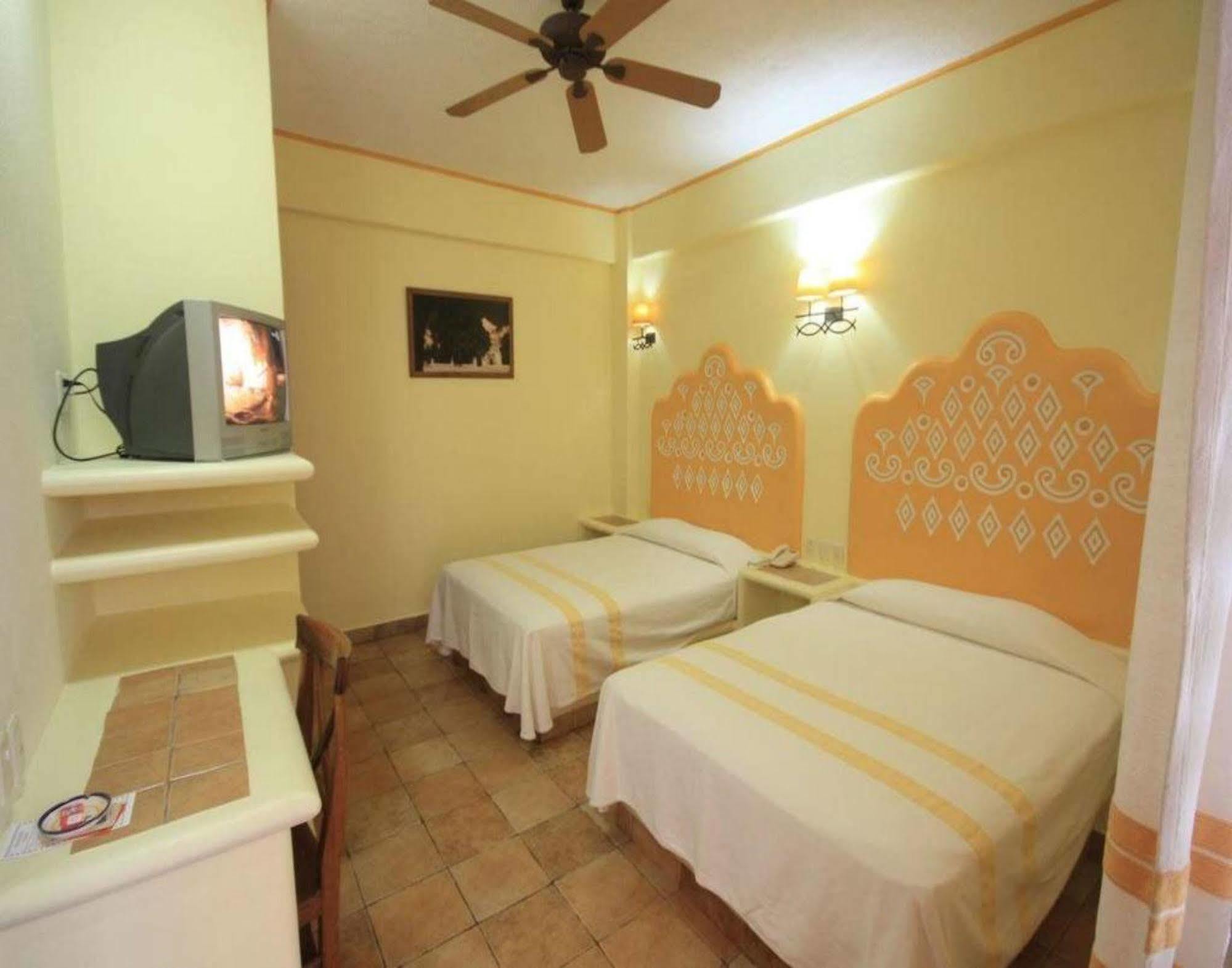 Hotel Maria Mixteca Санта-Крус-Хуатулко Экстерьер фото
