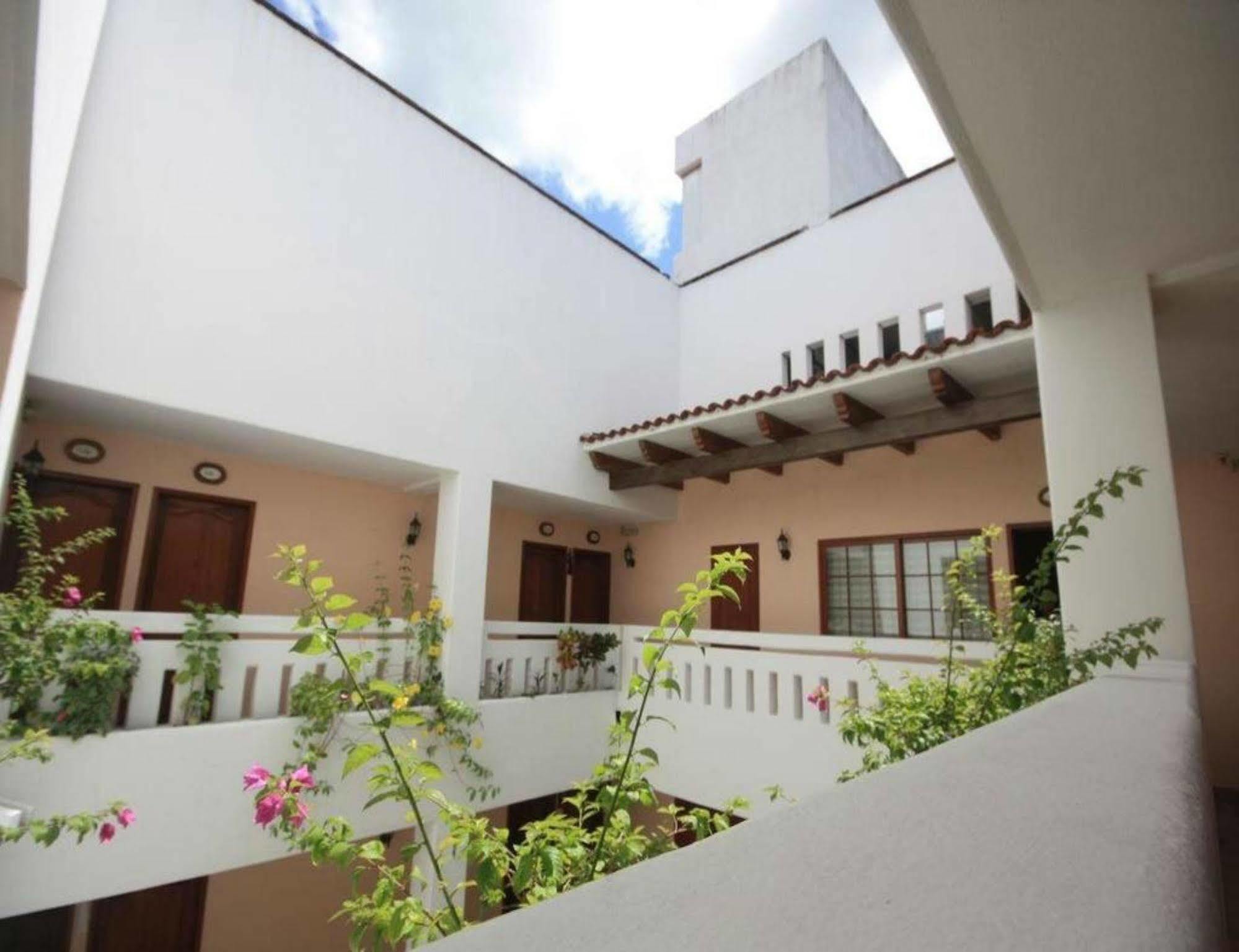 Hotel Maria Mixteca Санта-Крус-Хуатулко Экстерьер фото