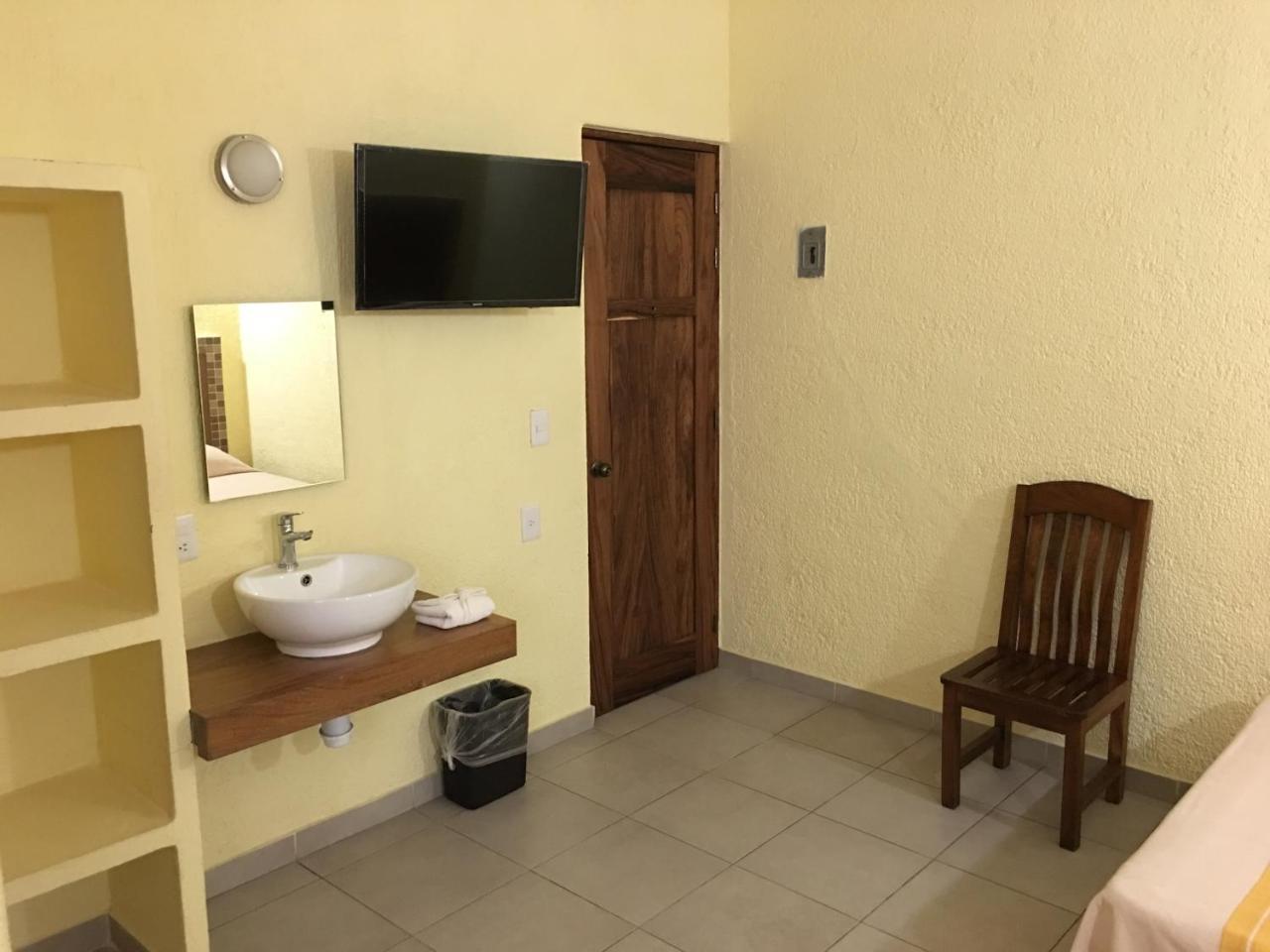 Hotel Maria Mixteca Санта-Крус-Хуатулко Экстерьер фото