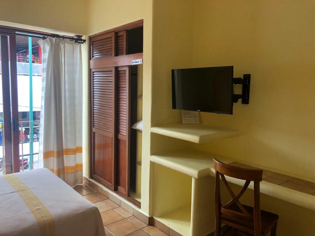Hotel Maria Mixteca Санта-Крус-Хуатулко Экстерьер фото